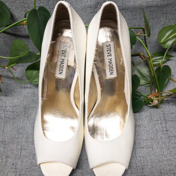 White Steve Madden Stilletos - Picture 3 of 6